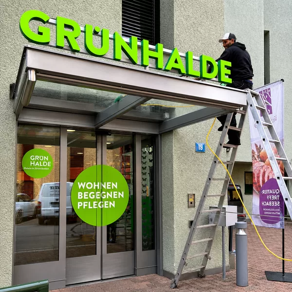 Vordachreinigung